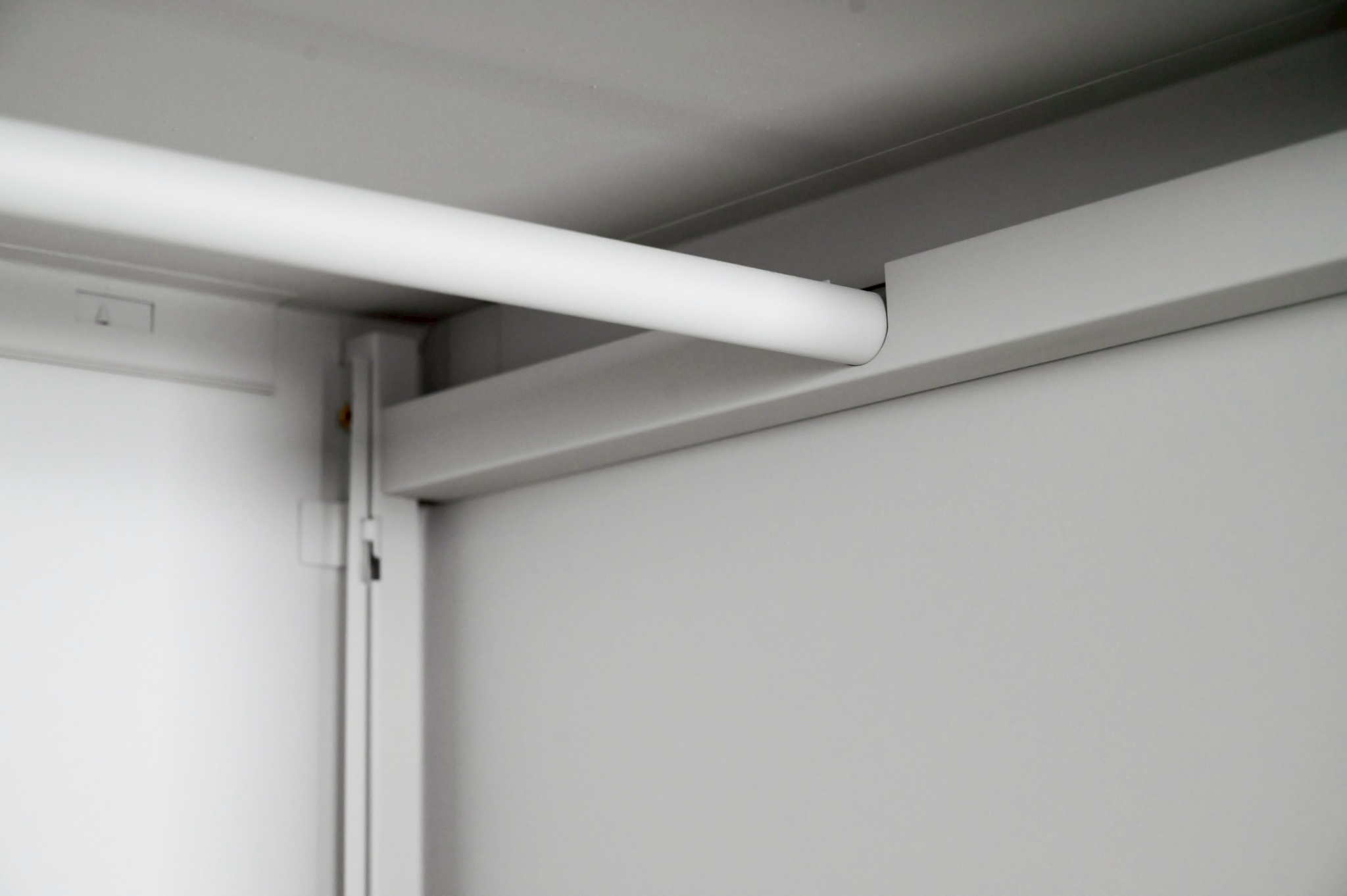 ตู้เสื้อผ้าบานทึบซ้าย-กระจกเงาขวา KVS-96K-TG (สีเทาทราย)